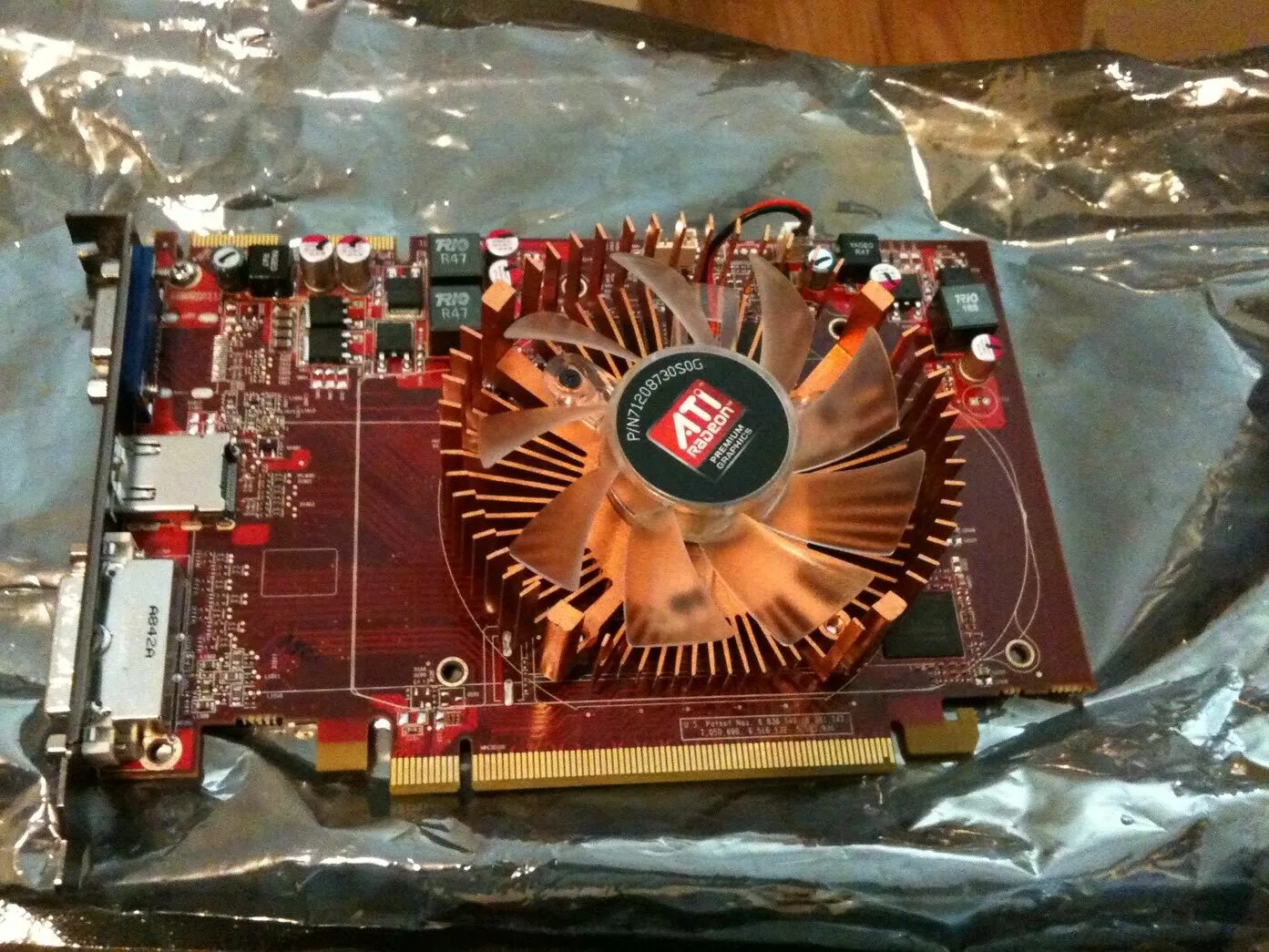 Ati radeon 4670. AMD Radeon 5670. AMD 5670 видеокарта.