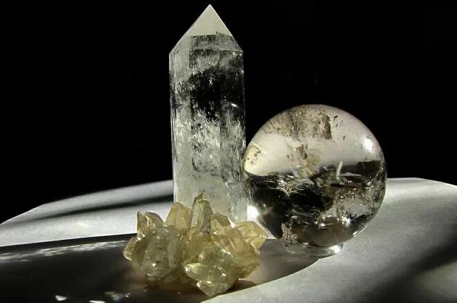 сувениры из чешского стекла. кристалл кварца мнокристал. камень горный хрусталь. зодиак хрусталь. сувенир близнецы стекло.