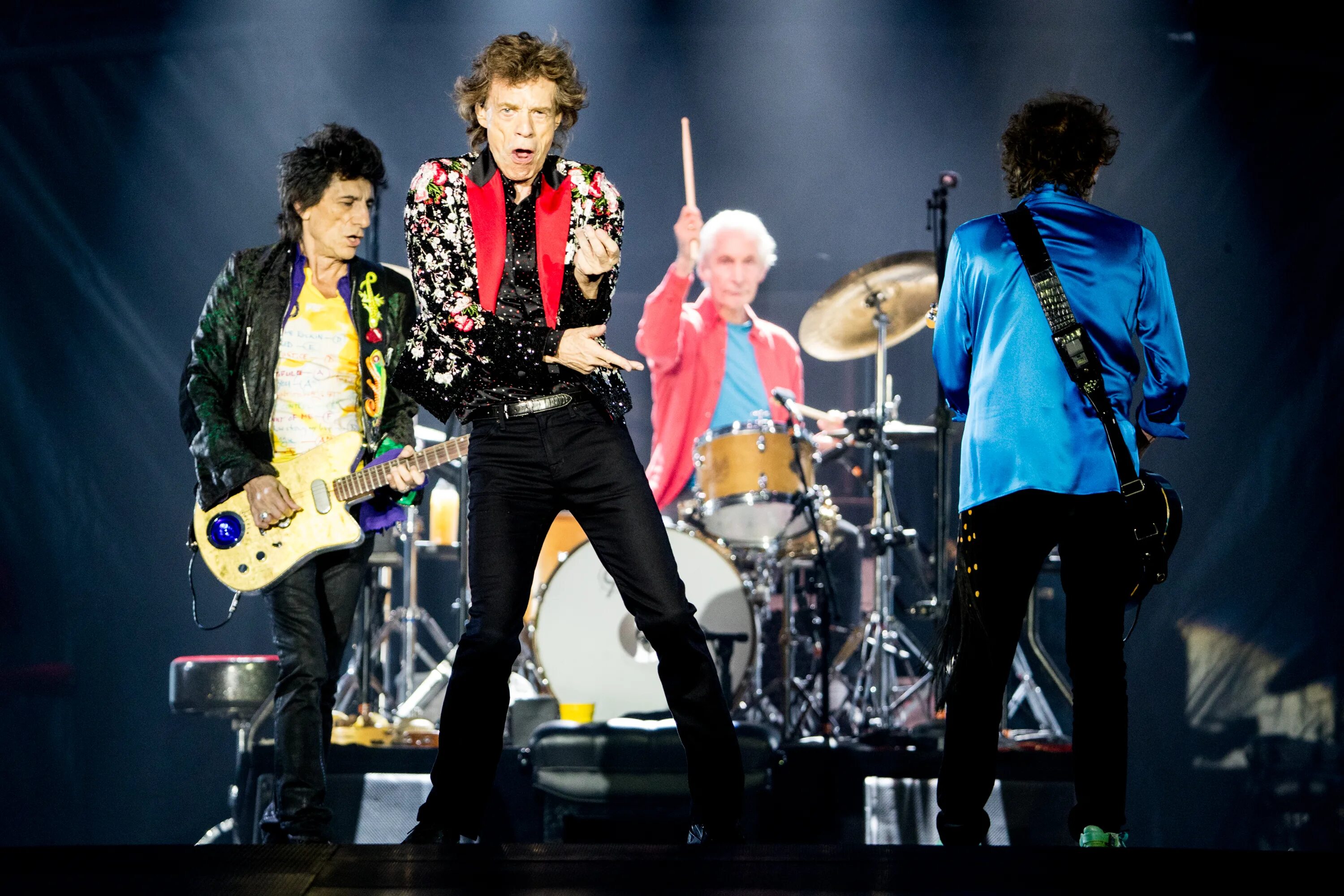 Rolling stones клипы. Группа the Rolling Stones. Ударник Роллинг стоунз. Чарли из Роллинг стоунз. Рок группы Роллинг Стоун.