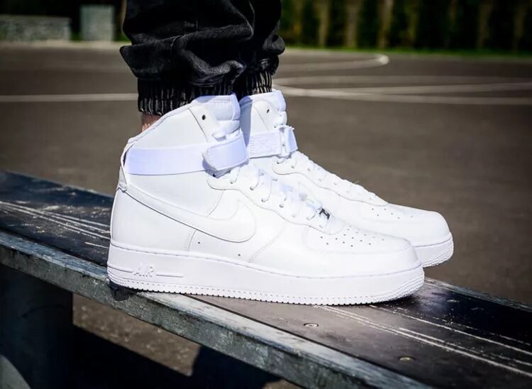 Найк форсы высокие. Nike Air Force 1 High 07 White. Nike Air Force 1 High. Nike Air Force 1 High White. Nike Air Force 1 White высокие.