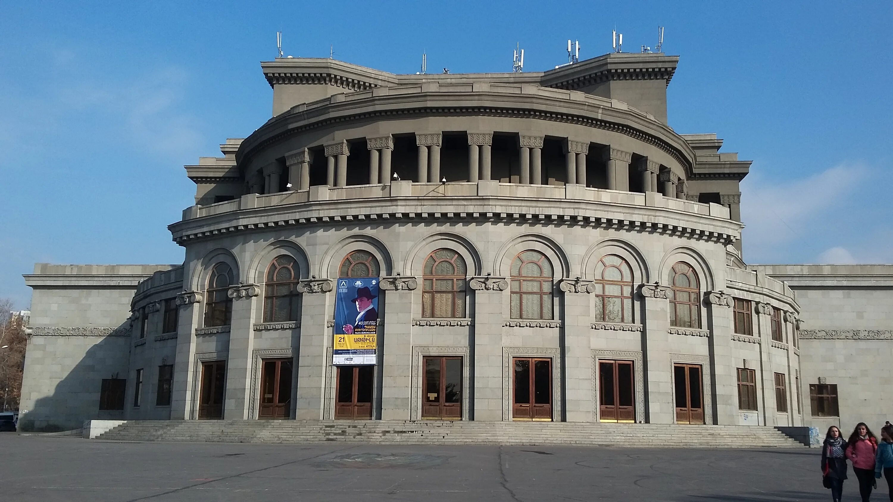 Театр оперы спендиарова армении. Спендиаряна. Опера спендиарова 6 букв. Ереванский оперный театр. Театр армения опера.