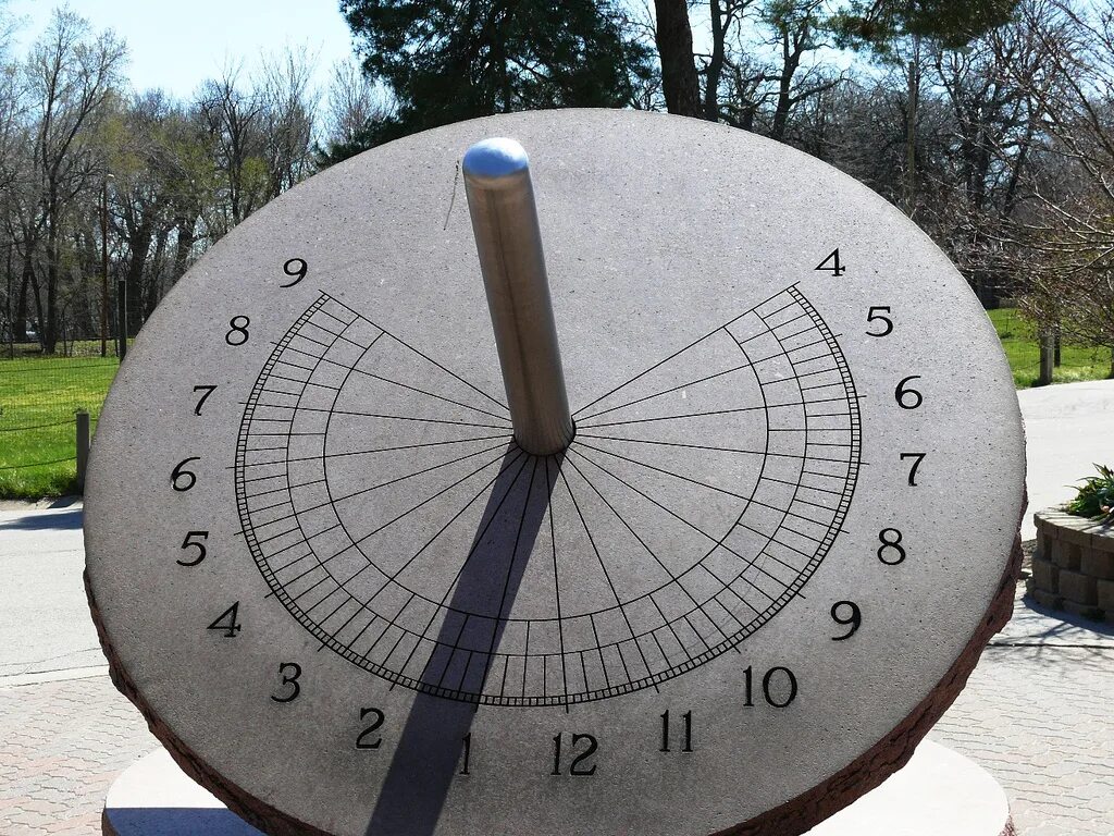 Гномон в Греции. Солнечные часы» (Sundial, coloro: 028-59-26). Солнечные часы Птолемей. Экваториальные солнечные часы Новосибирск.