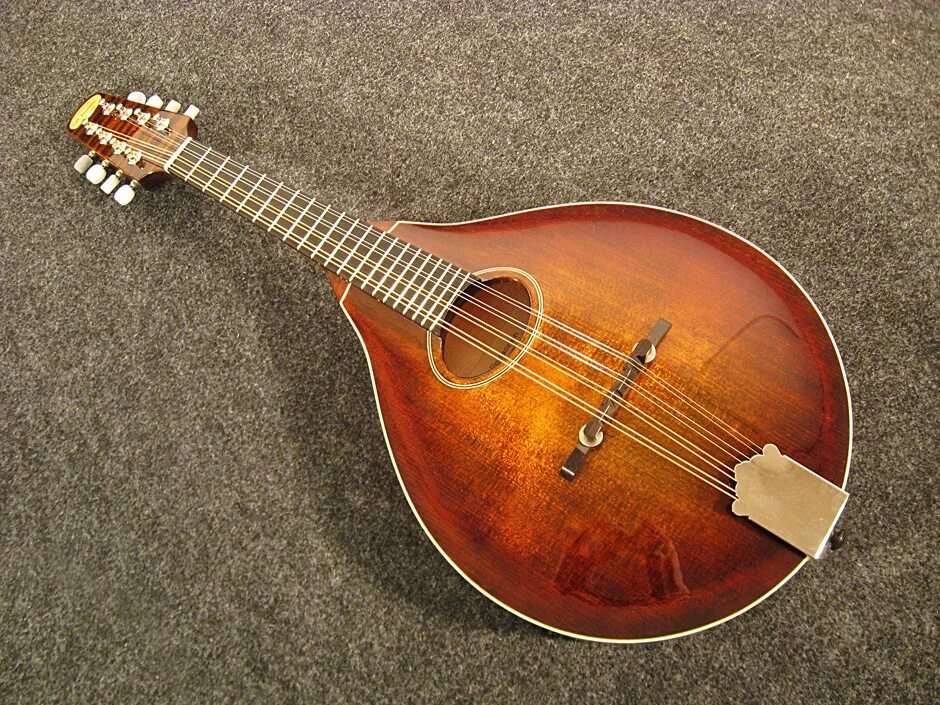 Мандолина. Мандолина. Мандолина башкирский музыкальный инструмент. Струнные инструменты мандолина. Неаполитанская мандолина.