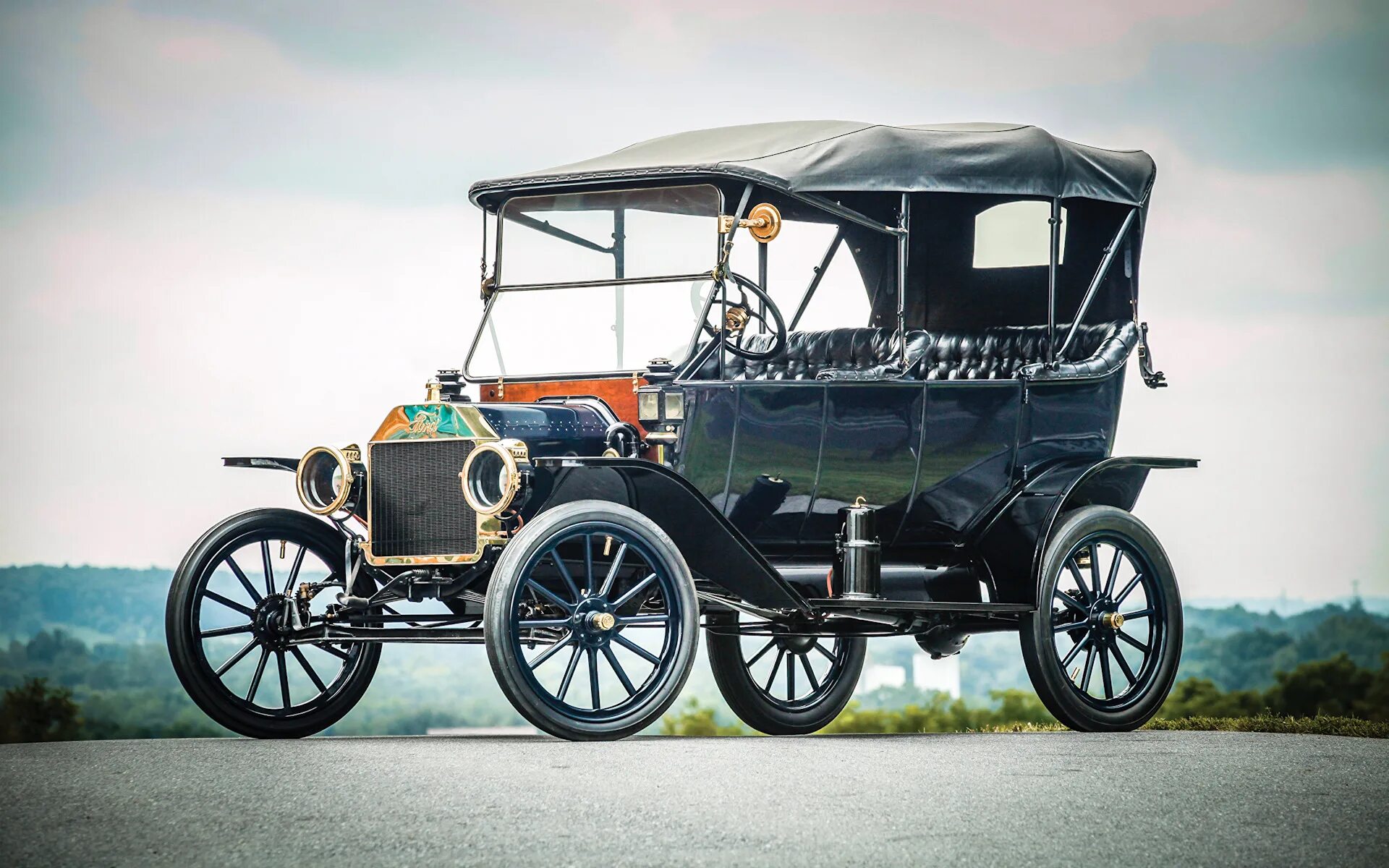 Первые серийные автомобили. Ford t 1913. Ford model t 1913. Ford model t 1913 модель.