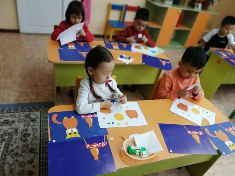 Ересек топ. Ойындар. Сурет салу фото. Садики в актобе. Аппликация киши топ.