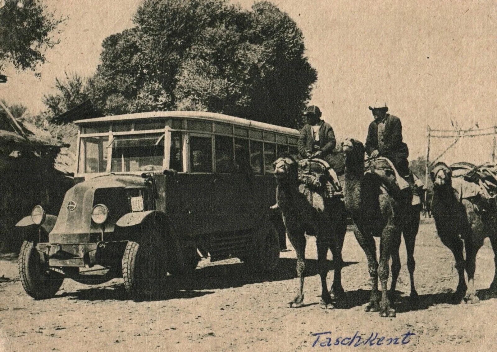 Ташкент 1930. Первый автобус. Самый первый автобус. Самый первый автобус в мире. 1907 год первый автобус