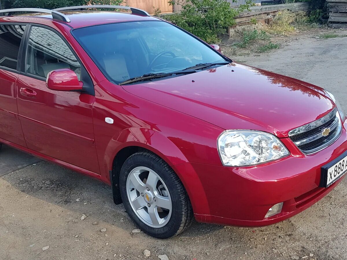 Лачетти купить саратов. Красный Chevrolet Lacetti 2011. Chevrolet Lacetti 2011 седан. Лачетти седан 1.6 красный свет. Лачетти универсал красный.