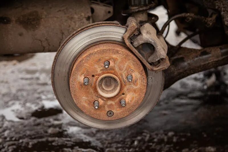 Brake in the car. Старые тормозные диски. старый тормоз. brake disc. из старого тормозного диска.