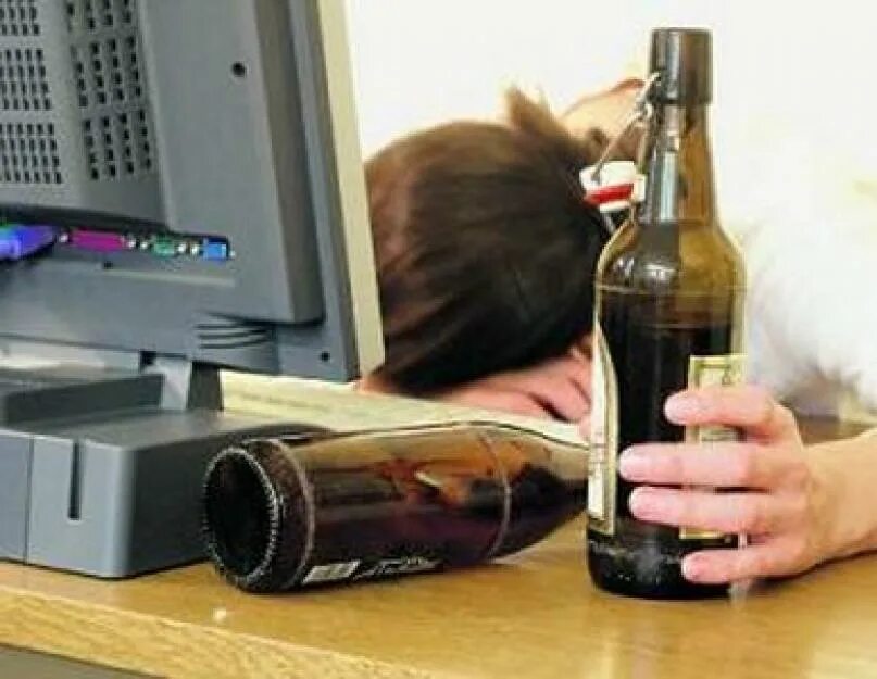 Алкоголь на работе. Работник в состоянии алкогольного опьянения. Пьяный работник. Алкогольное и наркотическое опьянение. Алкогольнна рабочемместе.
