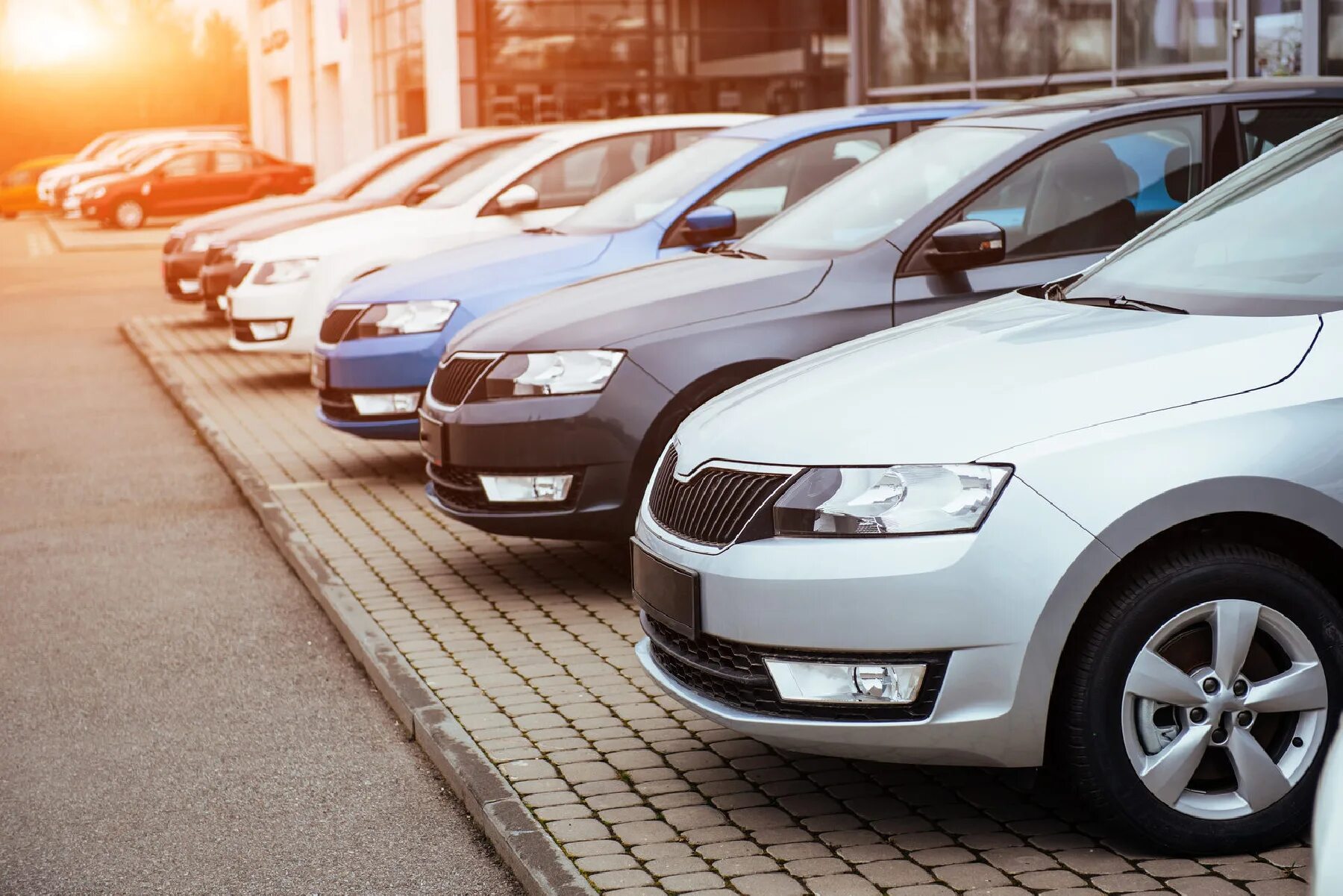 Машина на парковке. Used car по другому. Автопарк такси. Прокатные авто. Ikinci.