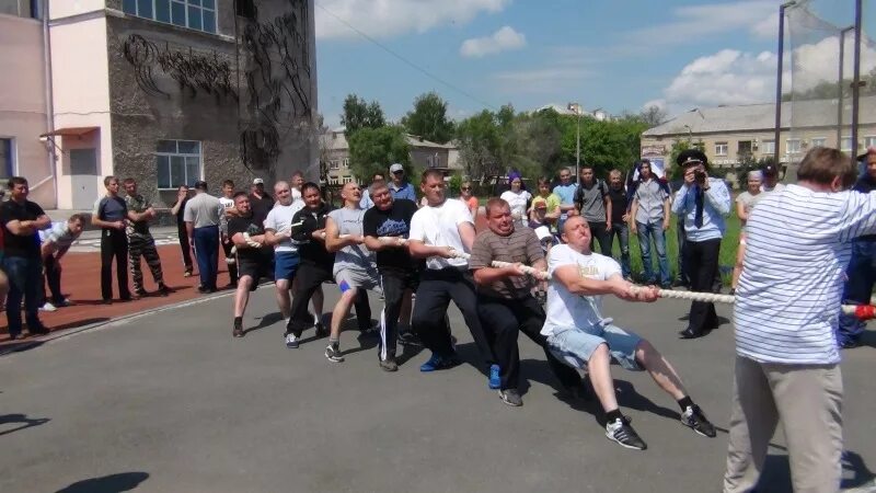 Занятия сегодня копейск. Спортивная школа 1 копейск. копейск спортшкола 1. похвалин копейск мемориал. мемориал масленникова вертолет.