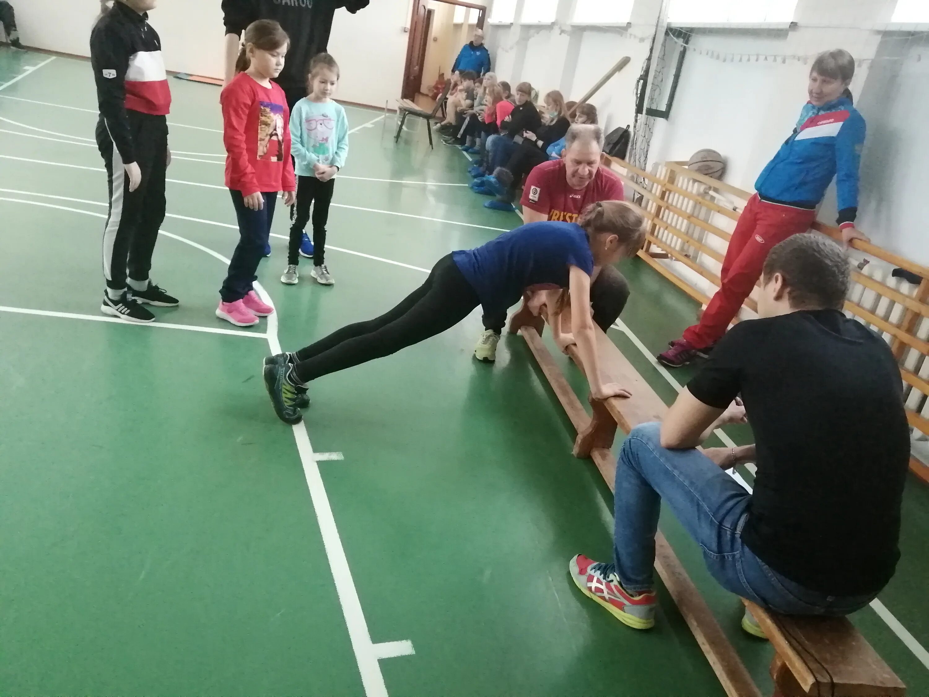 сшор 2 чебоксары. игра по станциям в спортивном зале. сшор 2 чебоксары. чебоксары лыжная база школа. соревнования по офп.