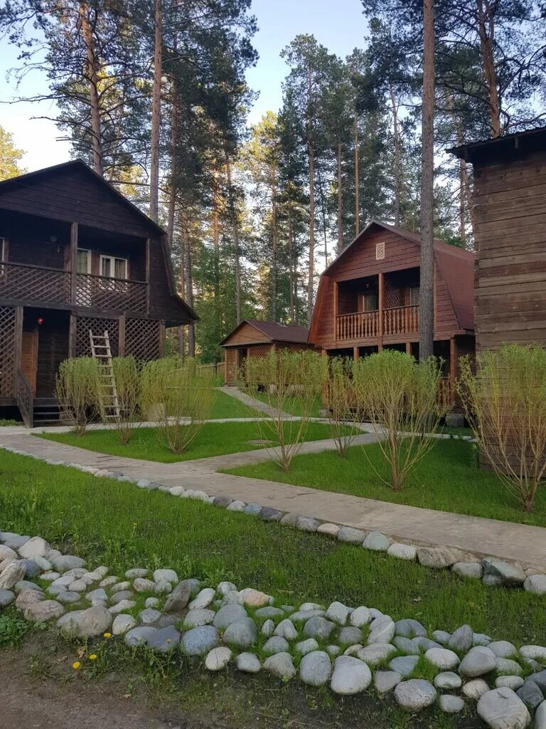 Новосибирские деревни. Деревня мануйлово болотнинский район новосибирская область. Эко деревня сибиряки горный алтай. В деревне сибиряк. Горный алтай база отдыха си бирики.