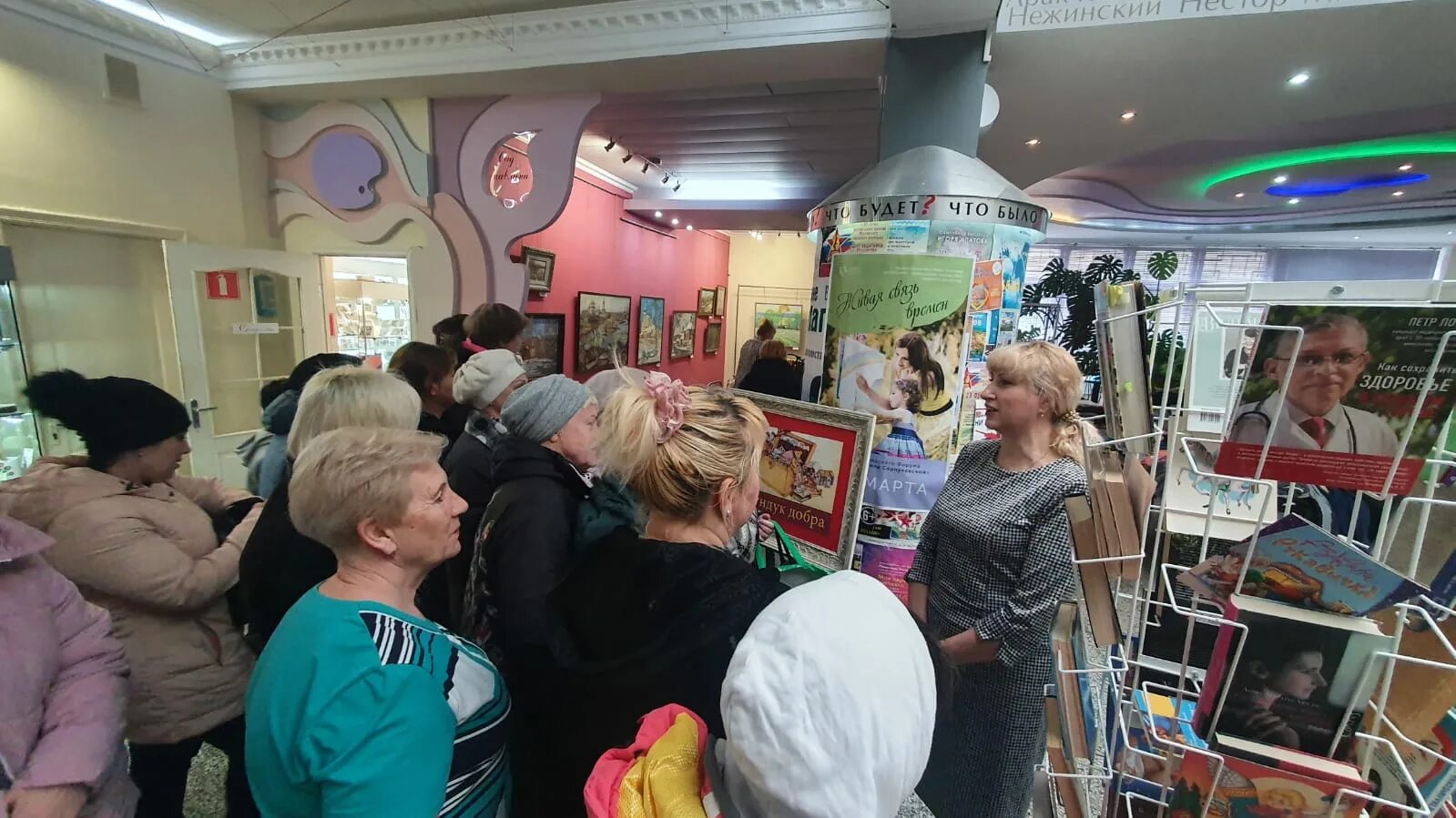 Первые волонтеры появились. Дом добро серпухов. Сундук добра серпухов. Заброшенные коттеджи в горках 10. Семейный центр серпуховский.