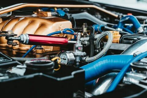 Двигатель автомобиля развивает