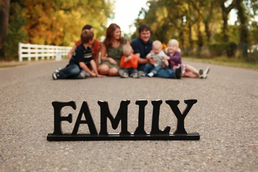 Family картинка. Картинка Фамили. My Family фотосессии. Family фотография с надписью. Thanks to my family