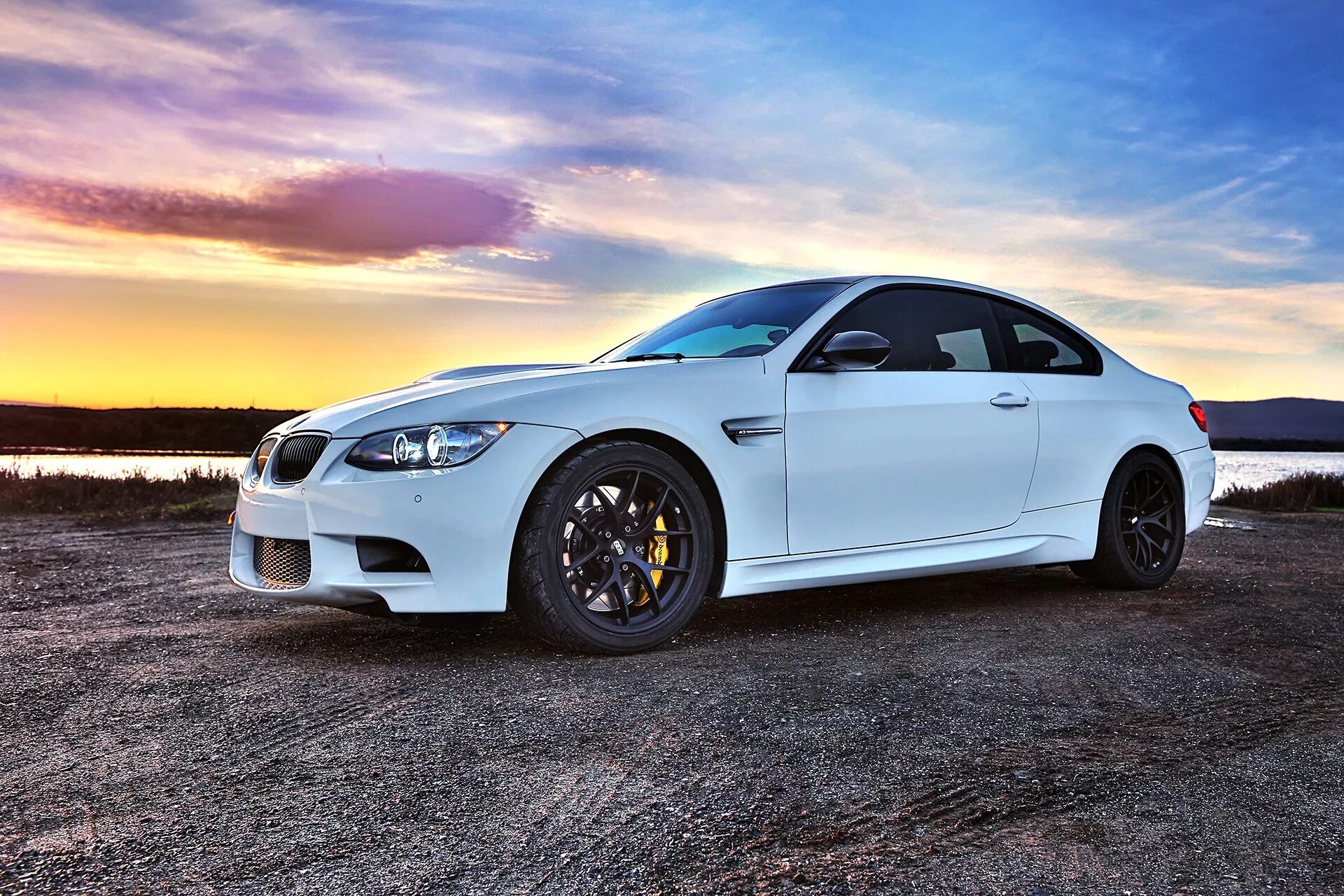 White machine. BMW e92 Coupe m3 Wheels. BMW e92 белая. BMW m3 BBS. BMW m5 купе белая.