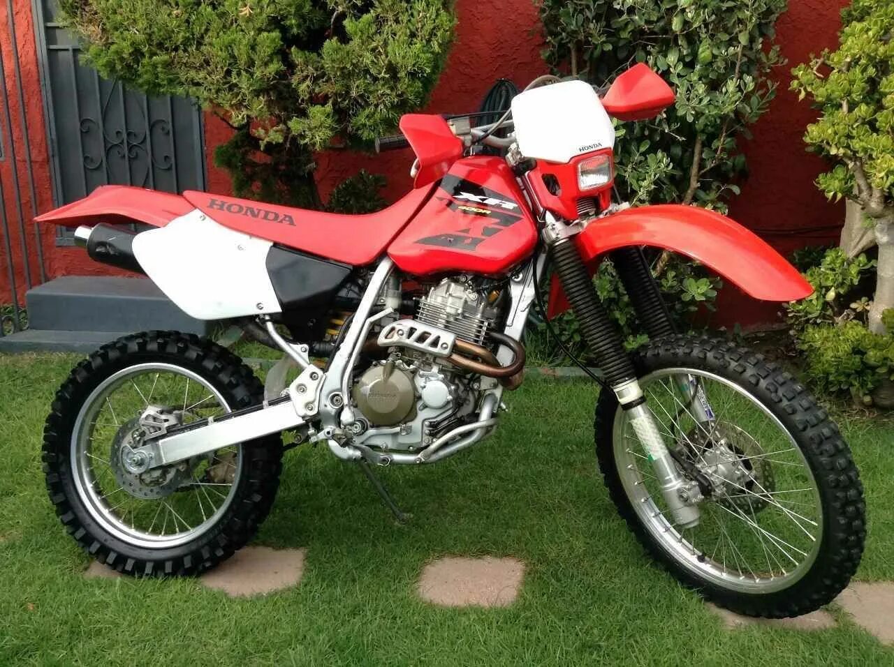 Хонда хр. Honda XR 400. Honda XR 400 motard. Хонда XR 400 SM. Honda XR 400 2004.