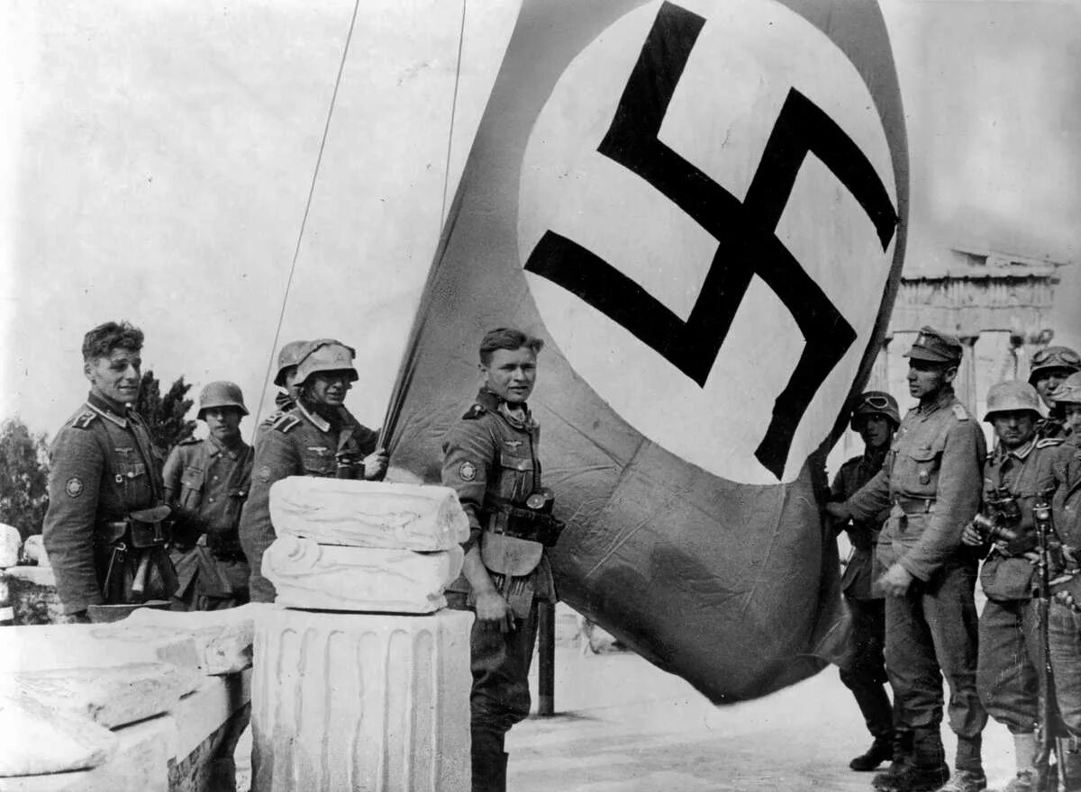 Флаг во время войны. Флаг фашистской Германии 1941. Фашисты Германии 1941. Флаг фашистов Германии 1941 1945.