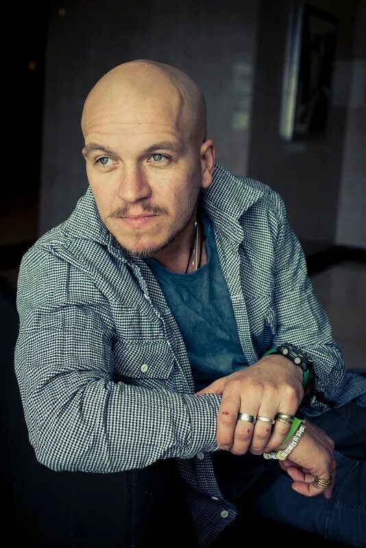 Юззз 2022. Том холод. Дым актер. Том холланд дым. Дым актер.