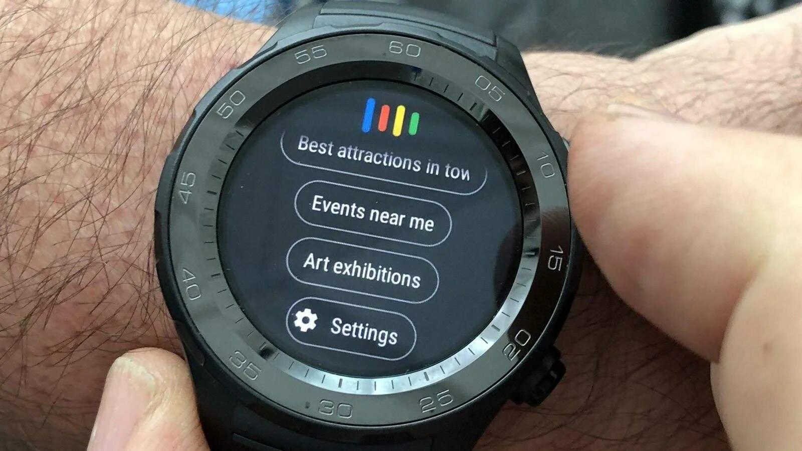 Сделай часы тусклее. Часы с Веар ОС. Google Pixel watch. Pixel watch обзор. Google Pixel watch на руке фото.