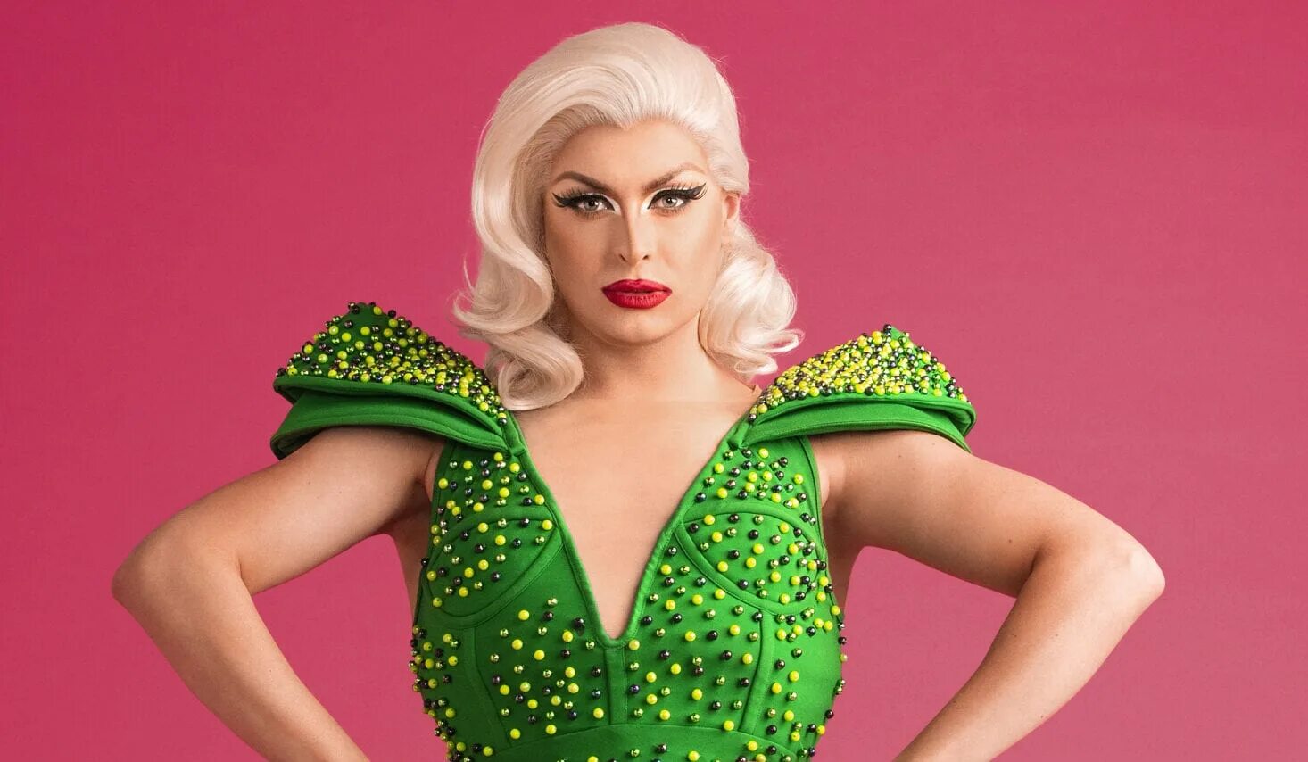 Drag race uk vs the world 2. Симон дрэг квин. willow pill drag. drag queen willow pill. ру пол драг рейс.