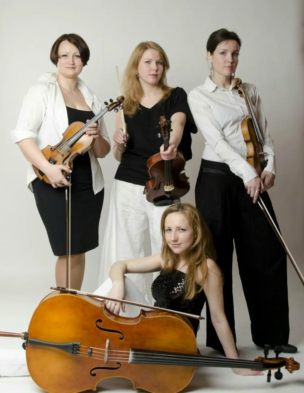 Терем квартет пономарев. Квартет олега и натальи бутман. Струнный квартет дебюсси. Состав классического струнного квартета. Роман салмасов контрабас.