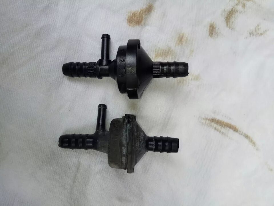 Обратный клапан passat b5. 07c133529a. Болт обратный клапан ауди 100. Вакуумный клапан ауди 80 б3. Cummins 2.