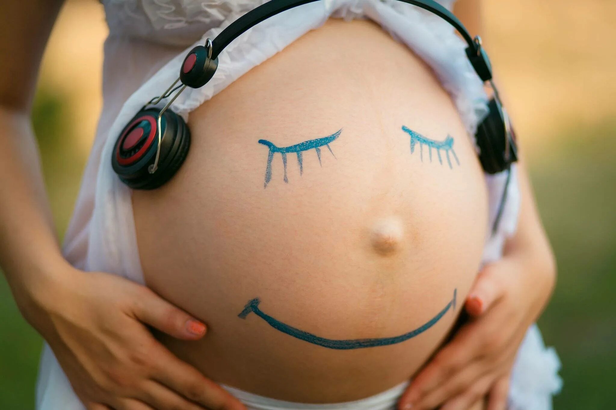 Музыка для малышей в животике. Беременный животик. Животики беременных. Живо беременоф. Фото беременного живота.