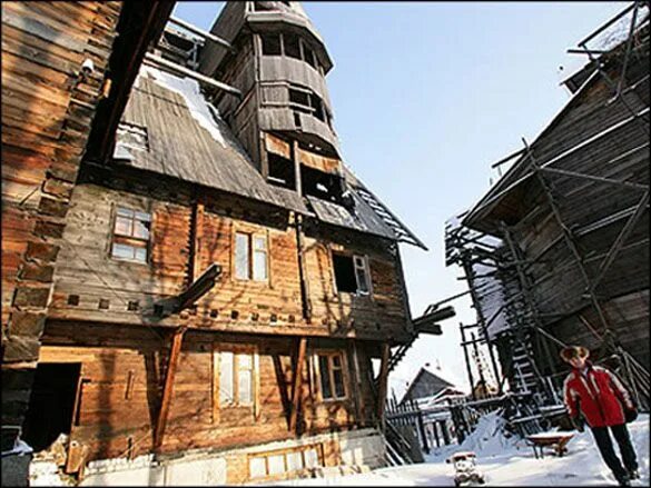 Самое большое деревянное здание. Деревянный небоскреб Сутягина. Башня Сутягина Архангельск. Сутягин дом Архангельск. Деревянный небоскреб в Архангельске.