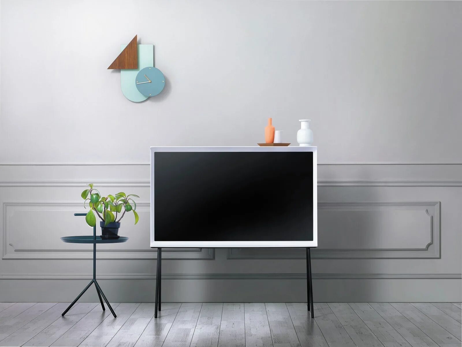 Телевизор на длинных ножках. Samsung qe55ls01tbu serif. Длинная тумба под тв aruba ar2. Тумба под тв длинная. Телевизор на ножках.