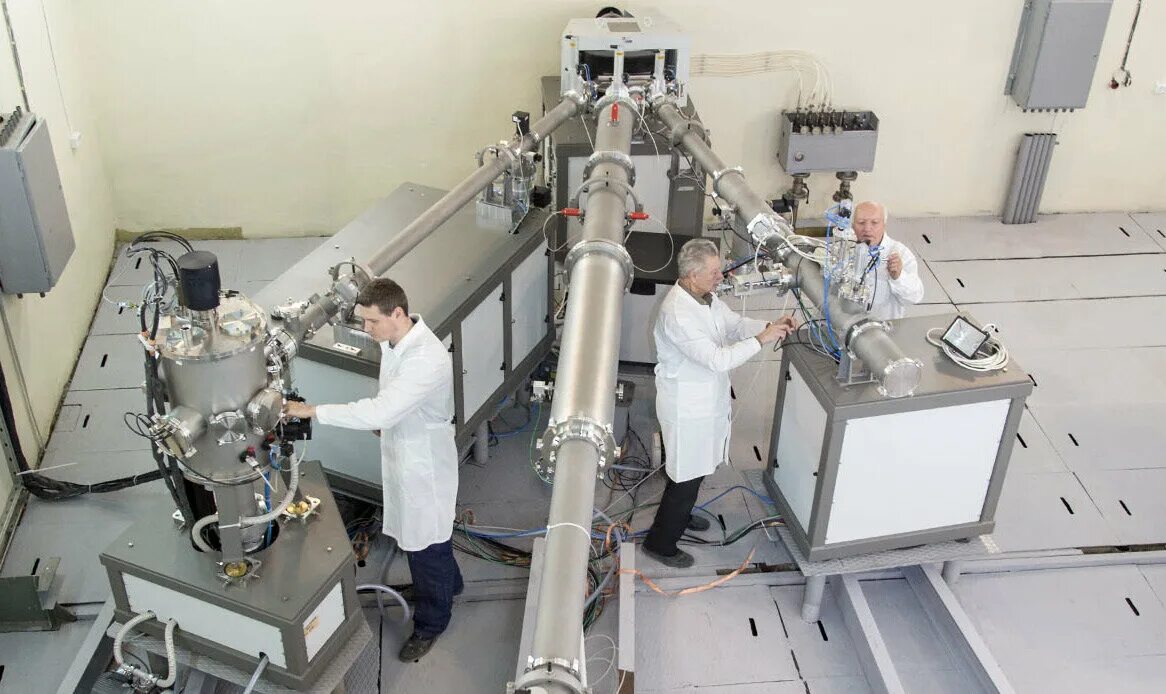 Elekta infinity. Линейный ускоритель elekta axesse. Ускорители медицина. Физико-энергетический институт обнинск. Линейный ускоритель elekta для лучевой терапии.