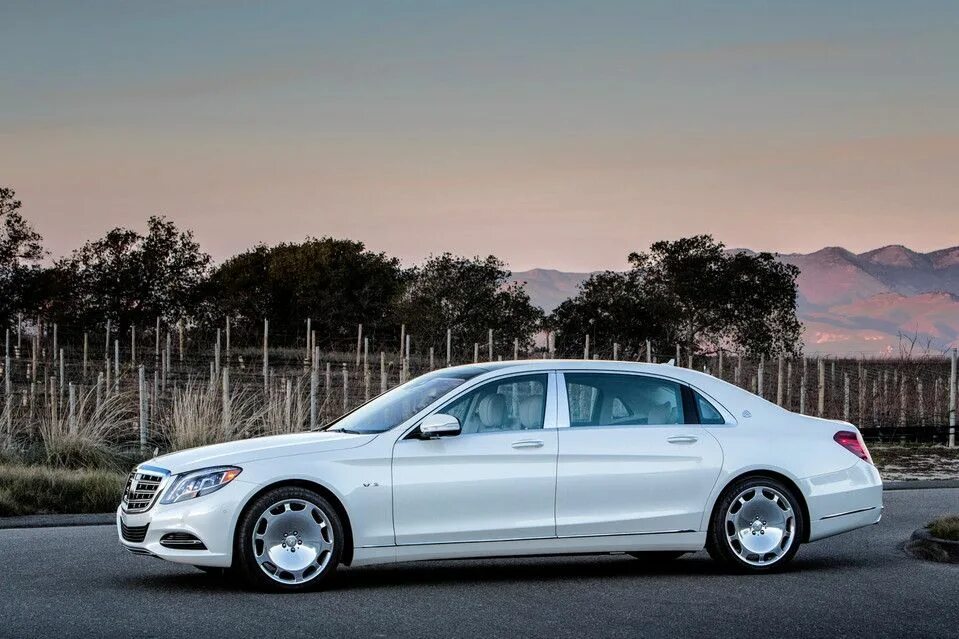 Мерседес s650. Майбах-Мерседес s600. Мерседес Бенц Майбах s600. Мерседес Майбах 222 белый. Мерседес Бенц Майбах 600 белый.