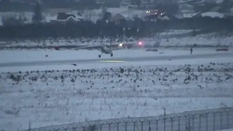 Самолет оторвался от земли