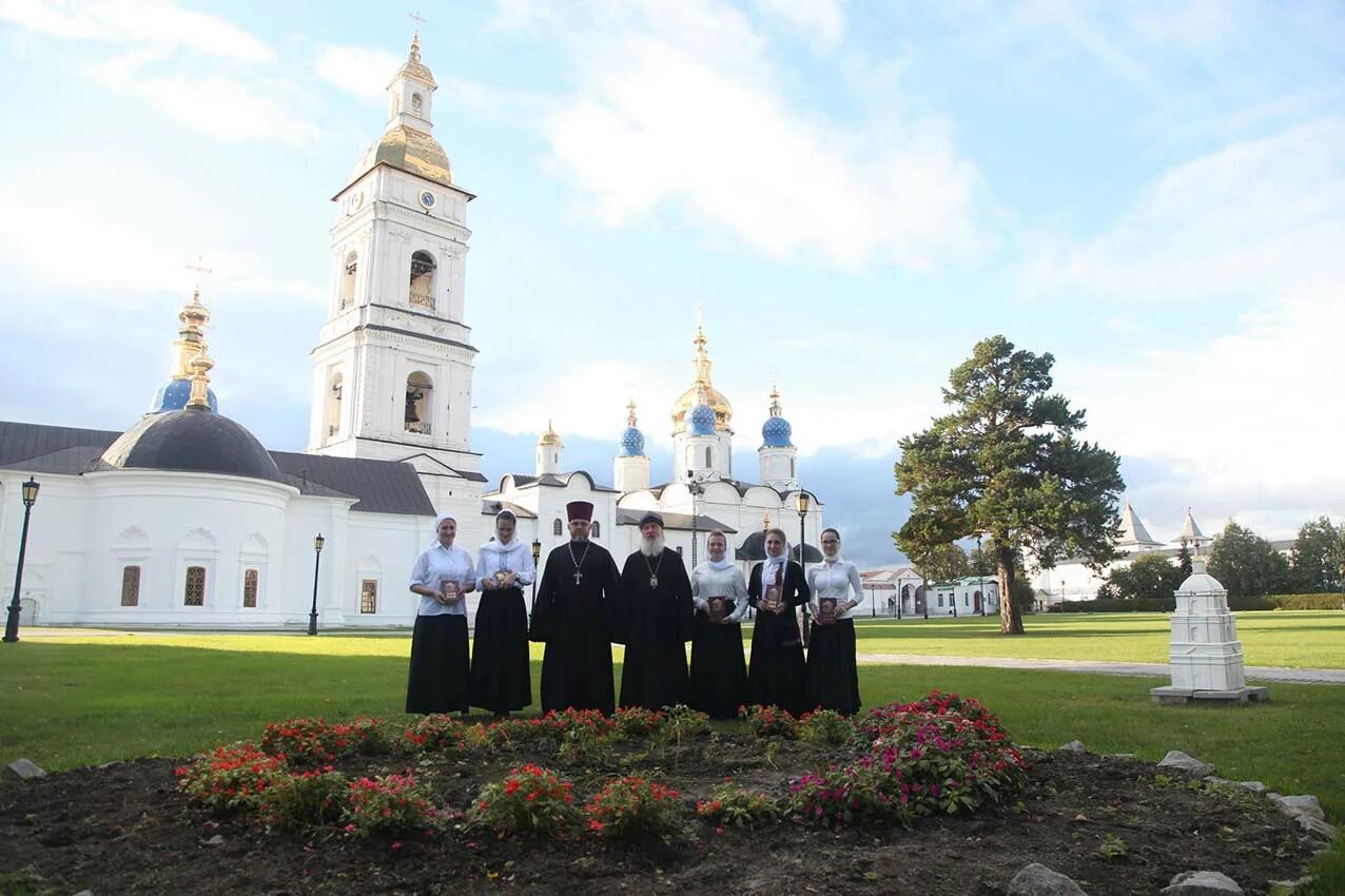 Духовенство белоглинского благочиния. Софийский собор тобольск. Духовная консистория тобольск. Тобольская духовная. Тобольская духовная семинария 1996.