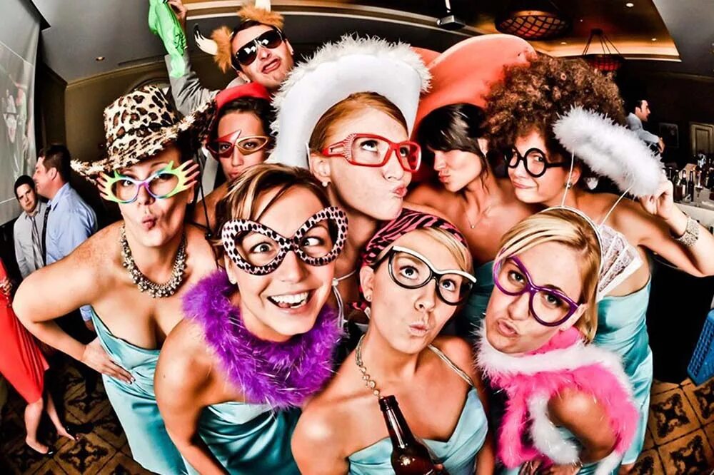 Какую организовать вечеринку. Какую организовать вечеринку. Тематическая вечеринка на день рождения. Стилизованная вечеринка. Тематическая вечеринка в стиле.