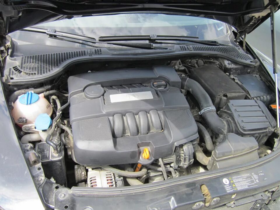 Куплю двигатель шкода а5. Skoda Octavia a5 1.6 MPI под капотом.