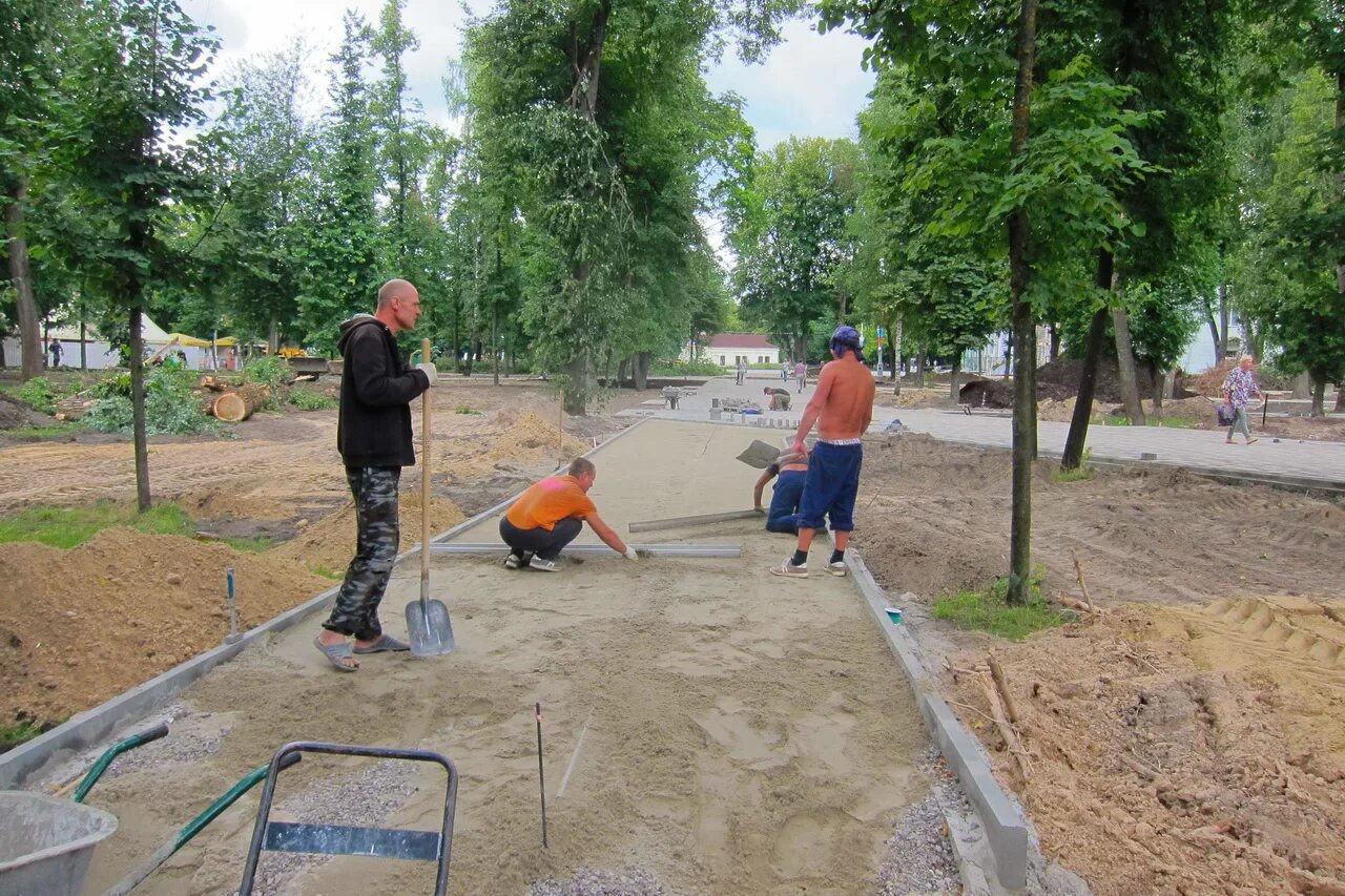 Парк ремонтное. Майский парк Брянск. Отремонтированный парк. Ремонт парка. Ремонт сквера.