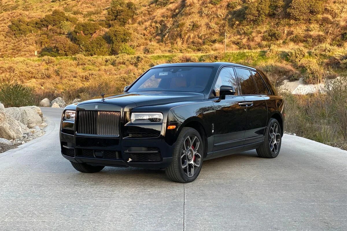 Роллс калинан. Rolls-Royce Куллинан. Rolls Royce Cullinan черный. Rolls Royce Cullinan Black badge. Роллс Ройс джип 2020.