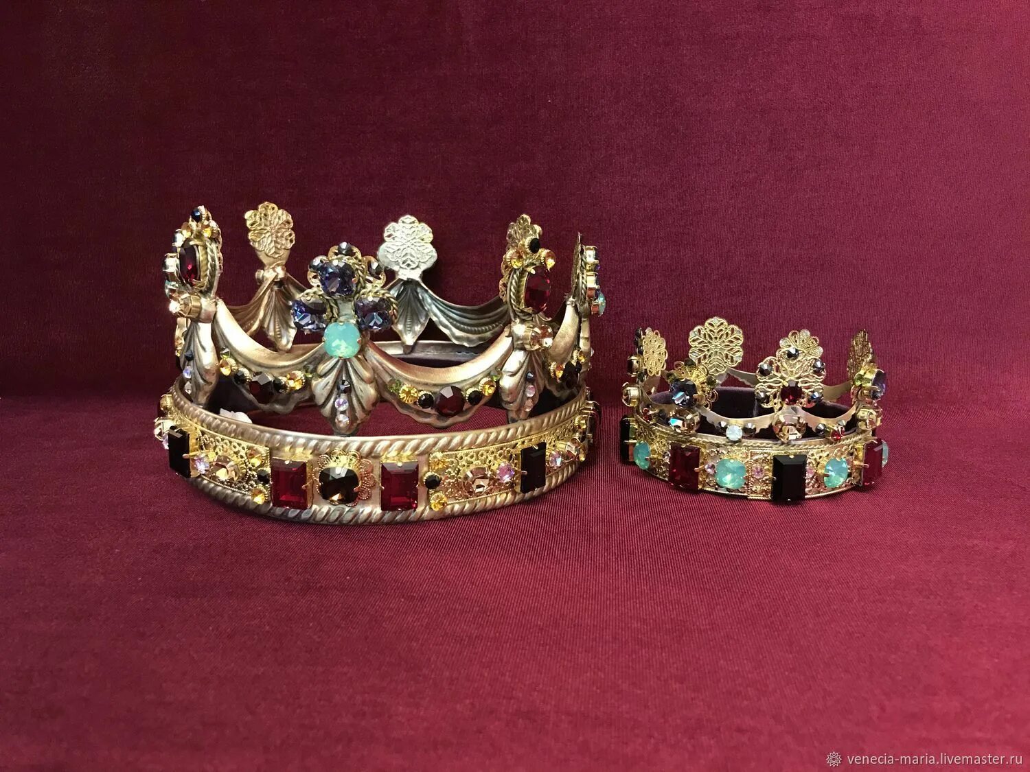 Короны короля и королевы бала. Сравните две короны. Картина 2 короны. Двойной венец. Корона витов 450.