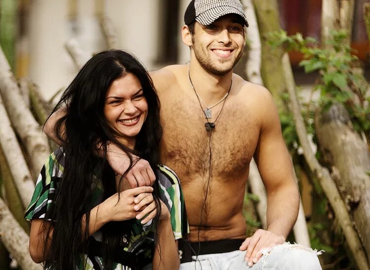 Виктория карасева и руслан проскуров. Виктория карасева и вячеслав дворецков. Рассел тори. Рассел из дома 2 сейчас. Виктория карасева.