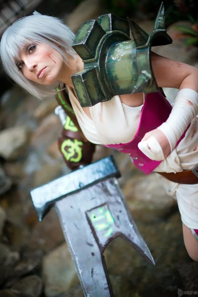 Amelia riven. Лига легенд ривен косплей. box box riven cosplay. amelia riven фото.