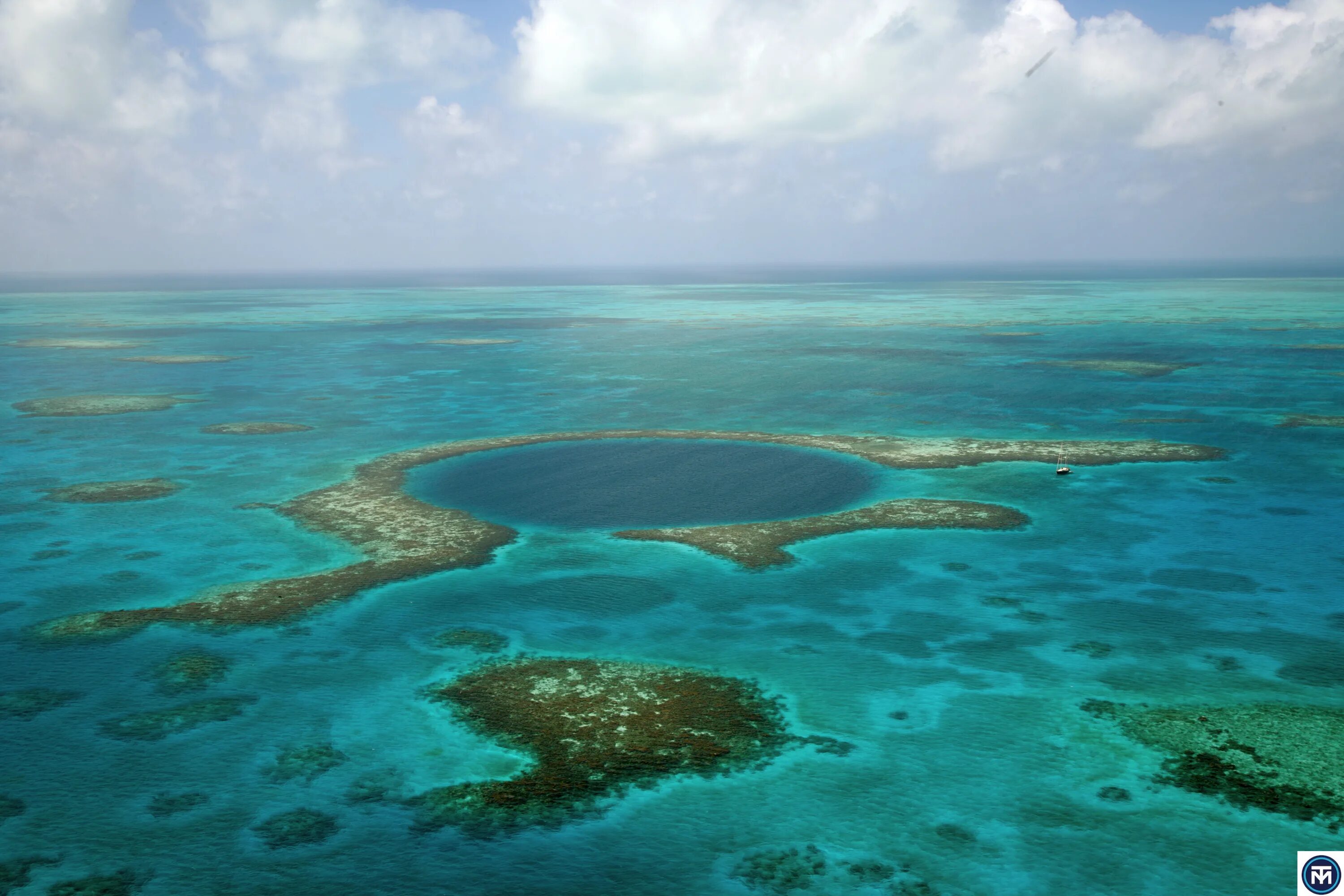 Сам большой океан в мире. Большой Барьерный риф Белиз. Great Blue hole, Белиз. Белизский Барьерный риф и большая голубая дыра. Белиз Атолл.