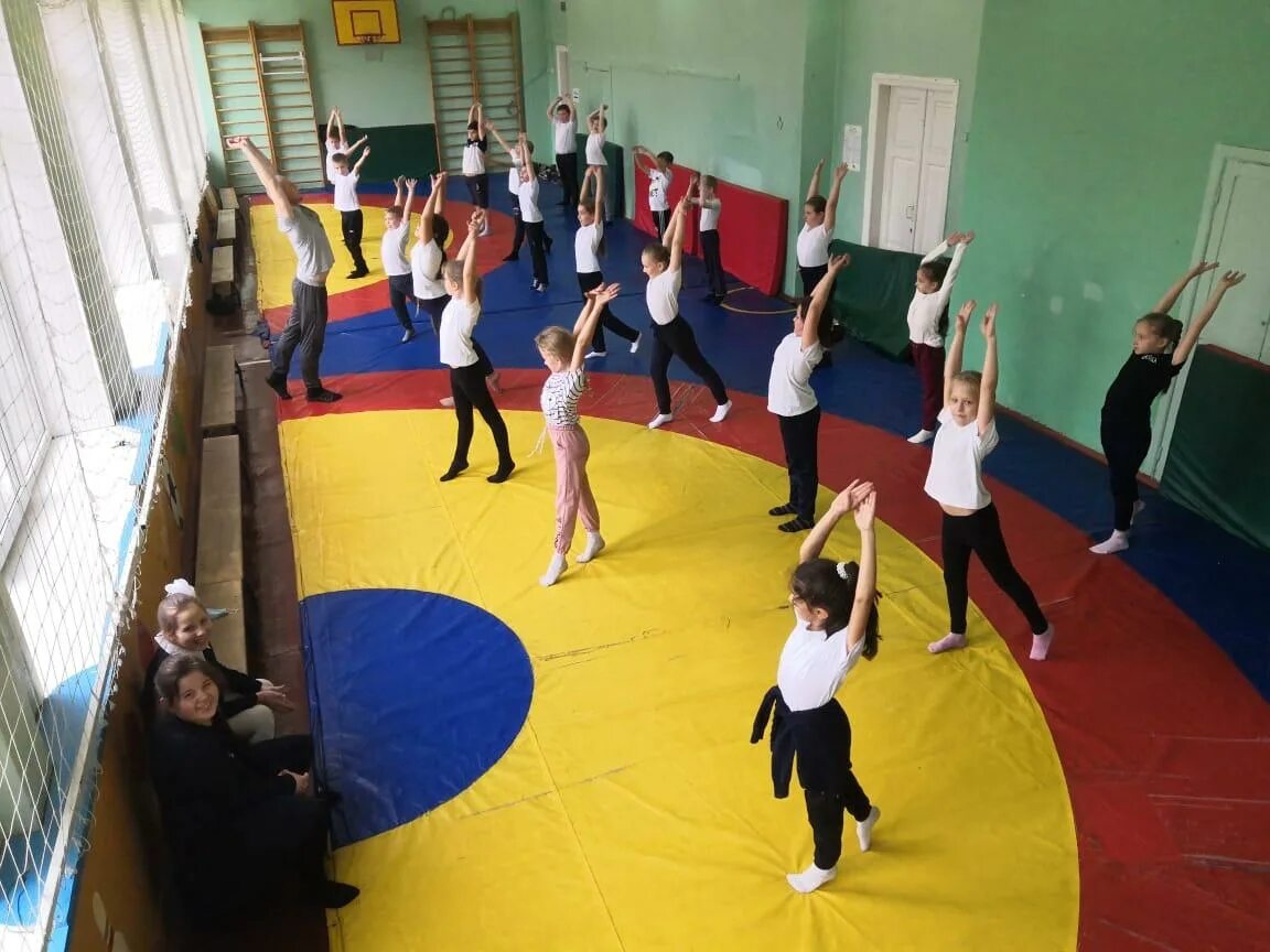 Спортивные соревнования первоклассников. Школа 9 мытищи. Сайт школа 9 спортивная. Яковлевская сош спортаз. Бочкина г.