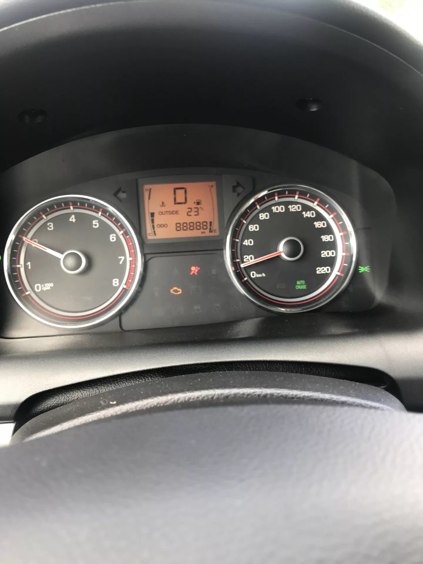 Ошибки ssangyong actyon new. Ssangyong actyon 2005 панель бензина. ssangyong actyon ошибка p071f. ссангйонг актион лампа резерва топлива.
