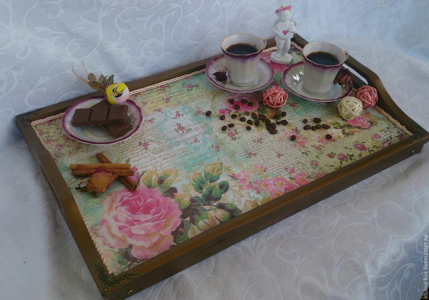 Поднос с декором. Декор для кухонного стола на подносе. Жостовский поднос ss4. Жостовский поднос с кремлем. Фабрика жостовской росписи.