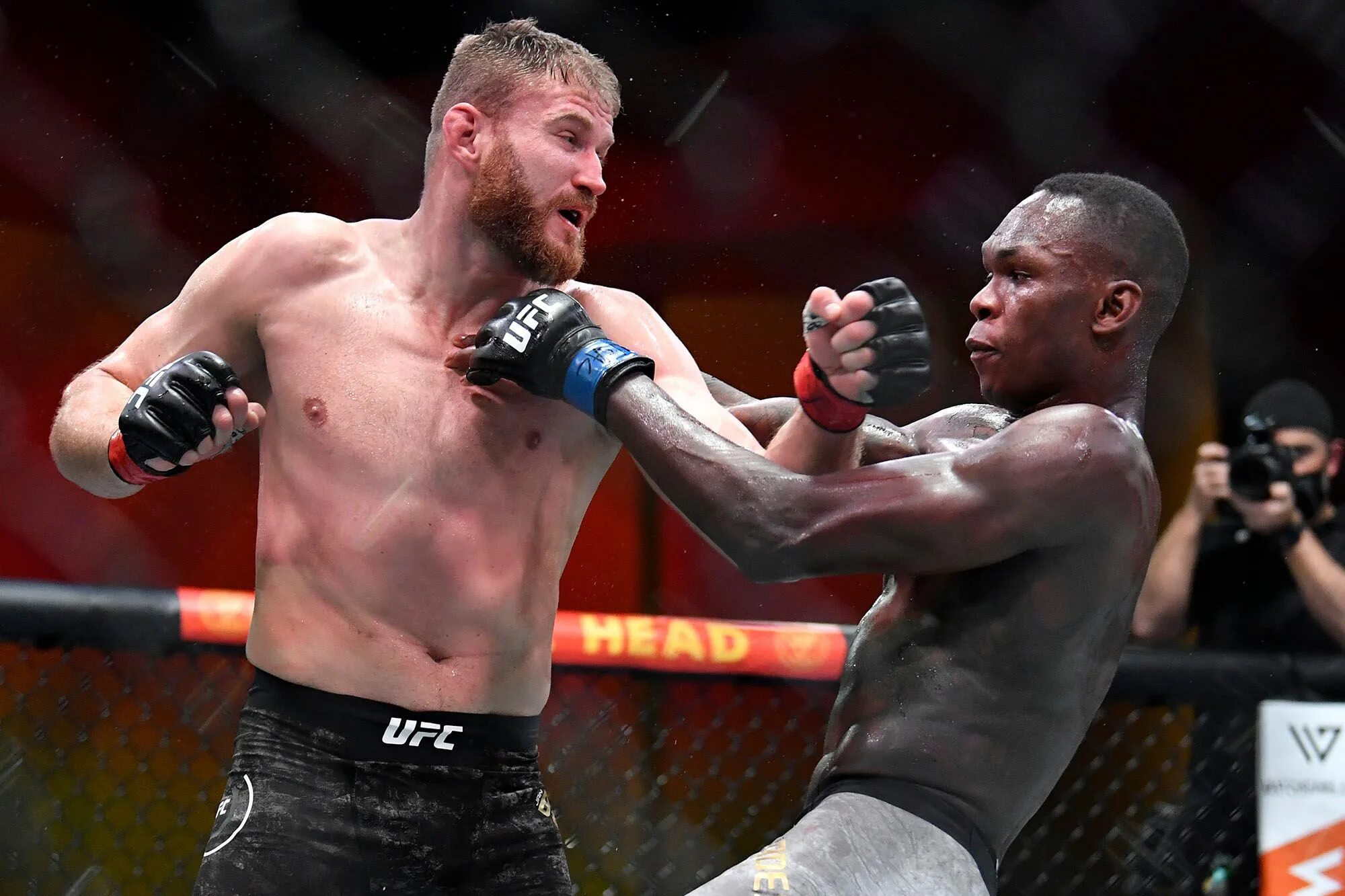 Алекс перейра чемпион ufc. Израэль адесанья. Адесанья перейра. Адесанья дата боя. Адесанья дата боя.