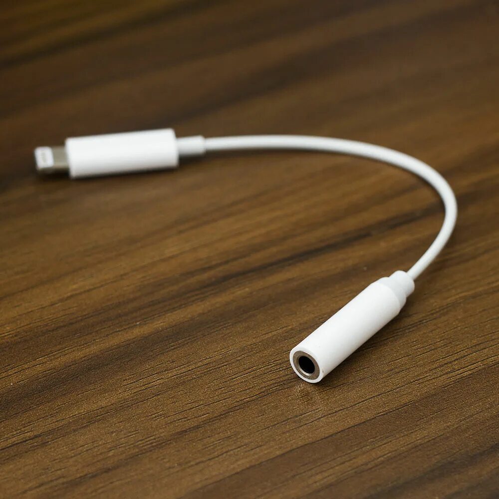 Адаптер lightning 3.5 мм. Переходник lightning 3.5 jack apple. apple lightning to 3.5 mm headphone jack adapter. apple переходник lightning to 3.5mm. переходник с lightning на джек.