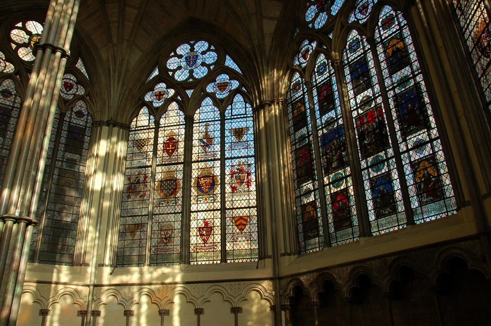Кафедральный городской собор святого петра в йорке. Капитул это. Чептер хаус вестминстерское аббатство. Капитул это. Вестминстерское аббатство здание капитула.