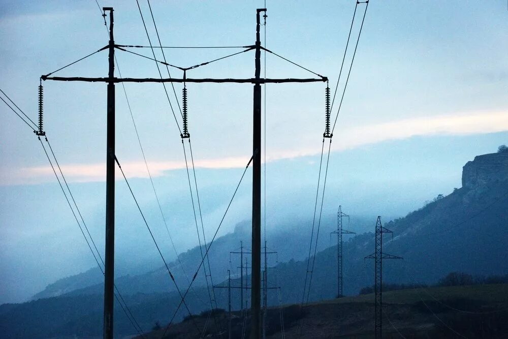 лэп в крымских горах. лэп. высоковольтные лэп. двойная лэп. лэп крыма.